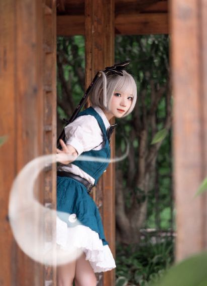 欧美明星花羽绒服街拍_720在线观看